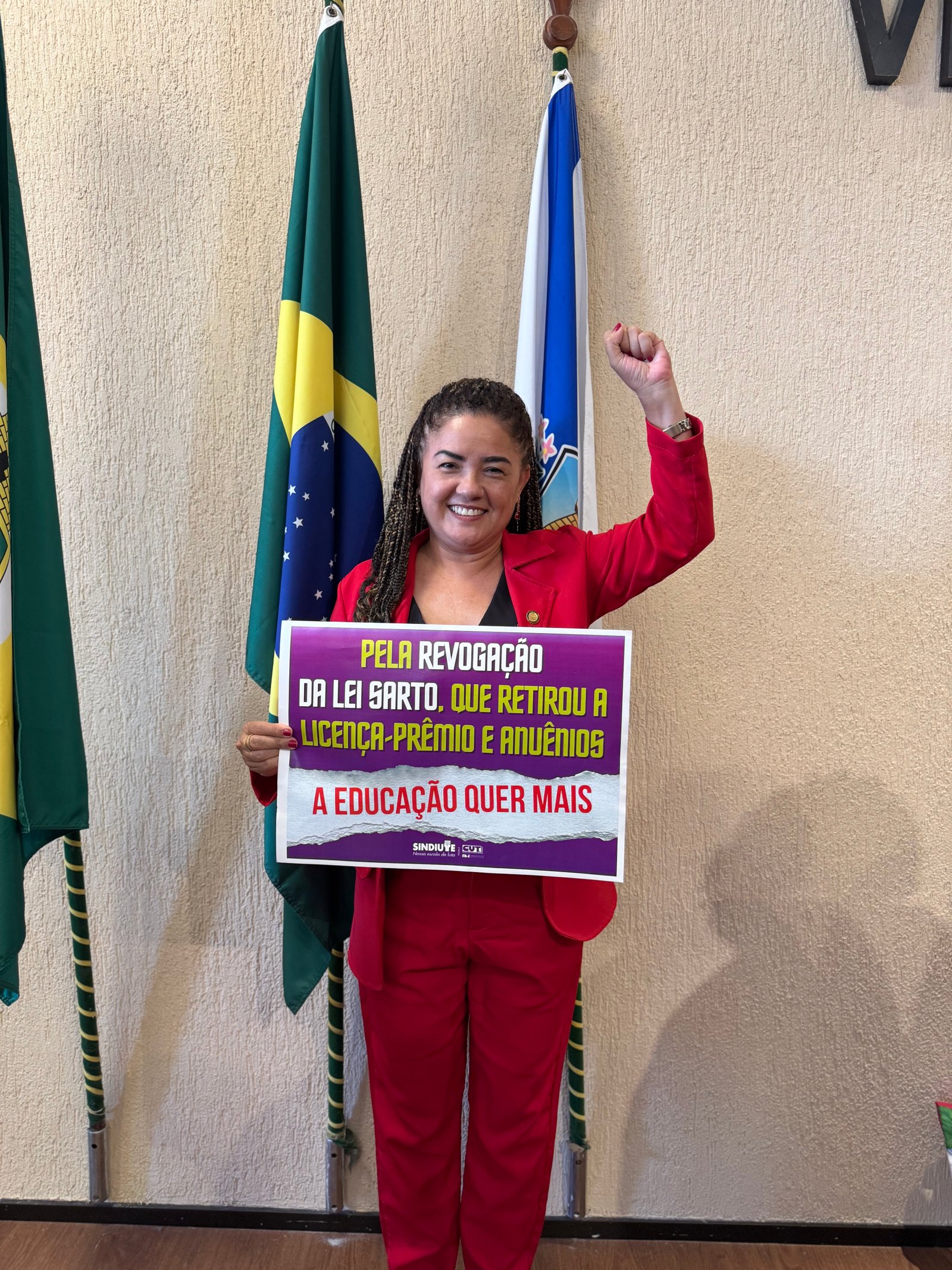 Professora Adriana Almeida em defesa da valorização da educação